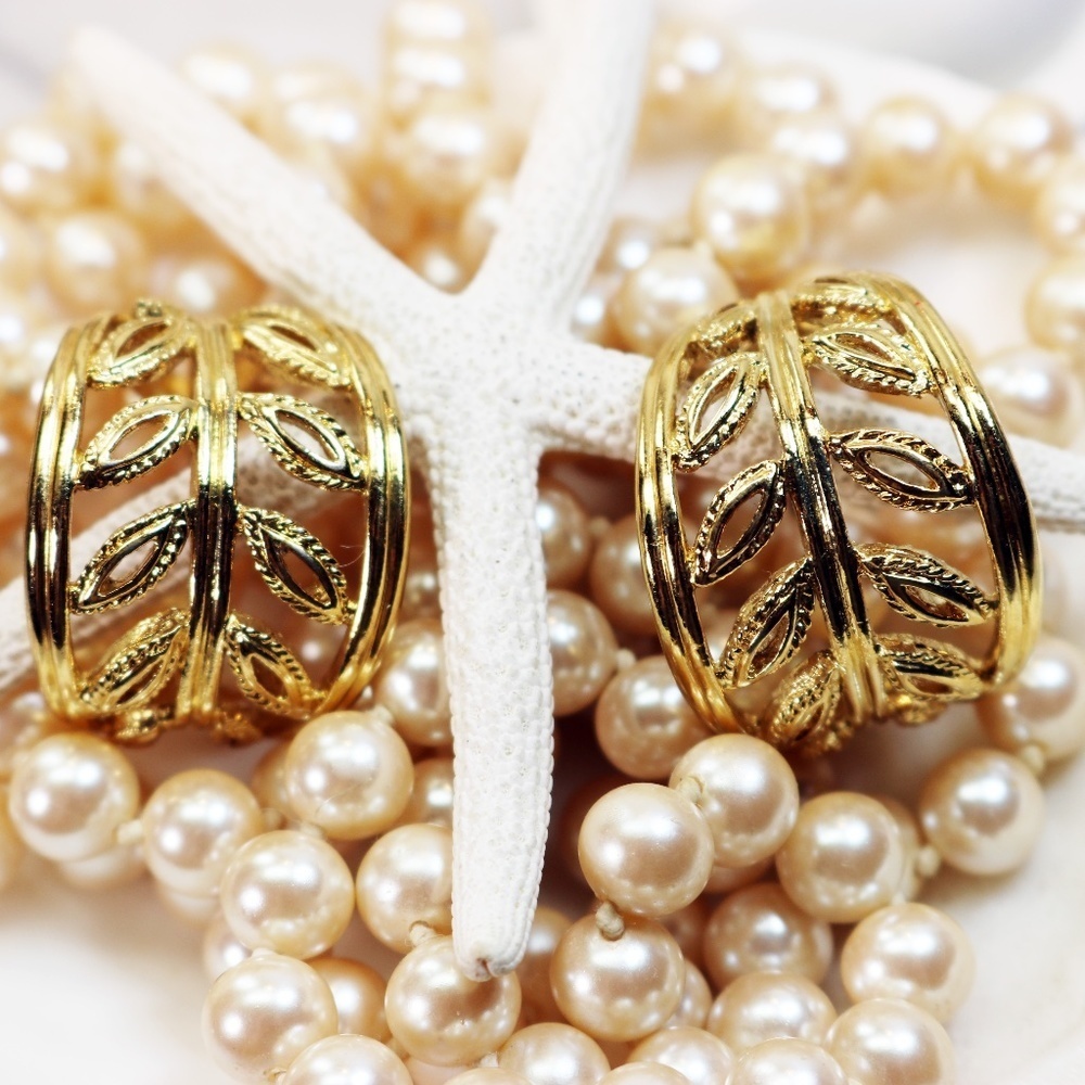 Vintage Trifari Gold Crescent Hoop Leaf Earrings - Picture 8 of 16